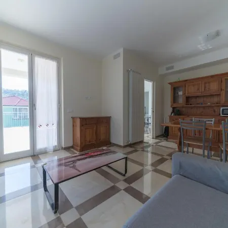 דירה Appartamento In Villa Con Grande Terrazza דיאנו מרינה