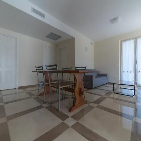Appartamento In Villa Con Grande Terrazza דיאנו מרינה