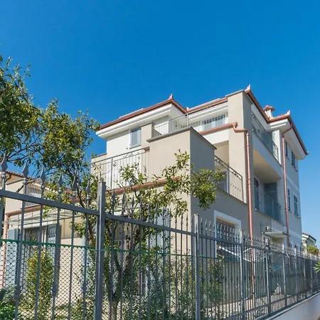 Appartamento In Villa Con Grande Terrazza * דיאנו מרינה