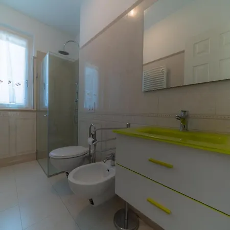 דירה Appartamento In Villa Con Grande Terrazza