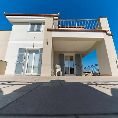 Appartamento In Villa Con Grande Terrazza * Diano Marina