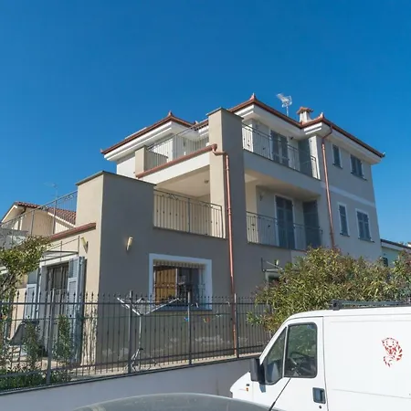 Appartamento Appartamento in Villa con Grande Terrazza *