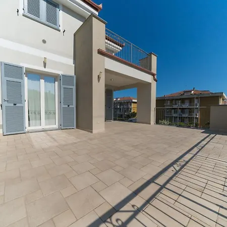 Appartamento Appartamento in Villa con Grande Terrazza Diano Marina
