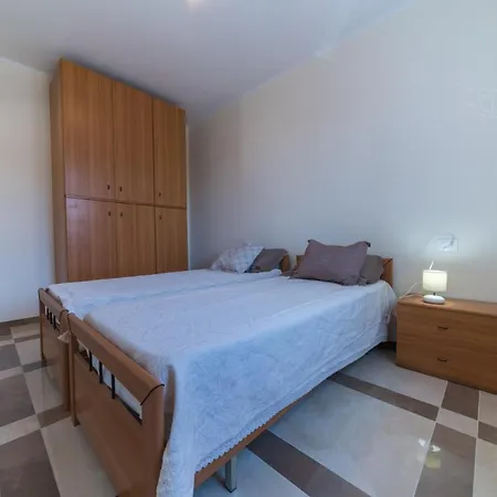 Appartamento In Villa Con Grande Terrazza *