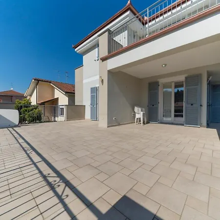 Appartamento In Villa Con Grande Terrazza