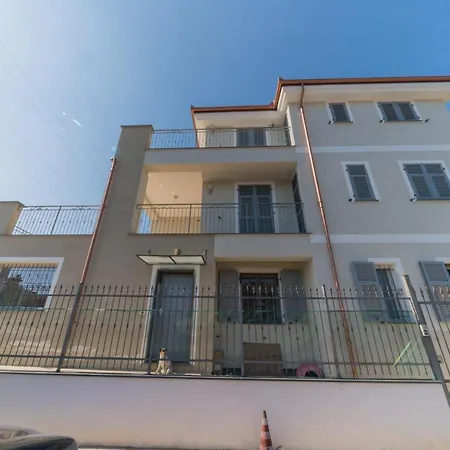 Appartamento In Villa Con Grande Terrazza Apartment *