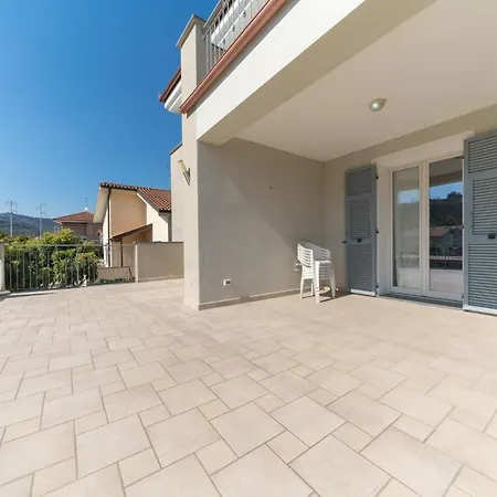 Appartamento In Villa Con Grande Terrazza Diano Marina